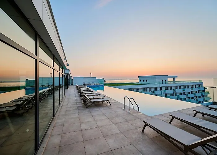 Beach Bliss Apartment In Infinity Beach Resort Parking